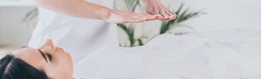 Person providing a Reiki treatment on a client